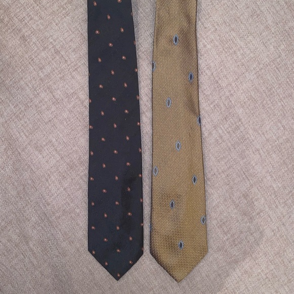 2 Hugo Boss ties - Picture 3 of 6